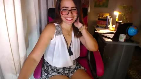Snapshot of danielle_rose_ chatting on 06-02-26, 03:03 Angie online show from 06-02-26, 03:03