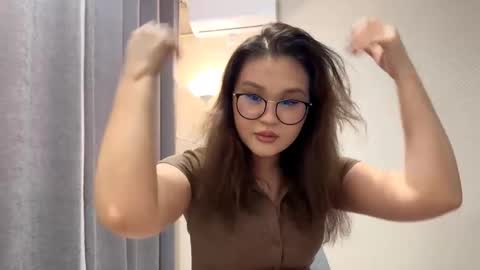 Snapshot of daniellparajon chatting on 11-19-25, 07:41 Luna online show from 11-19-25, 07:41