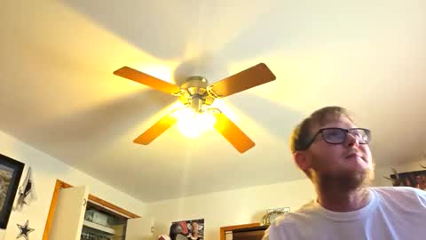 Snapshot of danielp_mod_cb chatting on 11-05-25, 10:32 Daniel y. online show from 11-05-25, 10:32