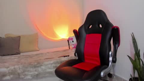 Snapshot of danii_jimenez chatting on 11-04-25, 11:48 Daniela online show from 11-04-25, 11:48