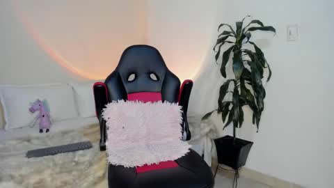 Snapshot of danii_jimenez chatting on 11-29-25, 06:55 Daniela online show from 11-29-25, 06:55