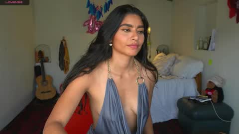 Snapshot of daniisla chatting on 11-14-25, 09:24 danalle .. online show from 11-14-25, 09:24