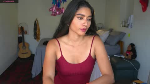 Snapshot of daniisla chatting on 11-19-25, 09:48 danalle .. online show from 11-19-25, 09:48