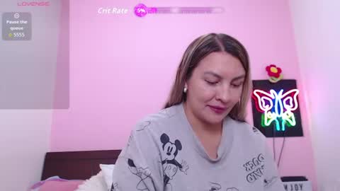 Snapshot of danika_bellaa chatting on 06-15-26, 01:30 K A R O L online show from 06-15-26, 01:30