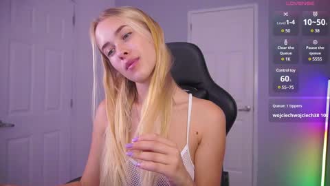 Snapshot of danikadillan chatting on 12-19-24, 04:23 Hi my name is Anna. Please say hello I like to chat with you. If u have request use Tip option .Thank you online show from 12-19-24, 04:23