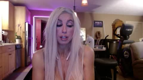 Snapshot of danikawhite69 chatting on 03-04-26, 02:01 DanikaWhite69 online show from 03-04-26, 02:01