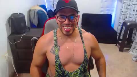 Snapshot of danilofit chatting on 12-16-25, 12:48 DANILO online show from 12-16-25, 12:48