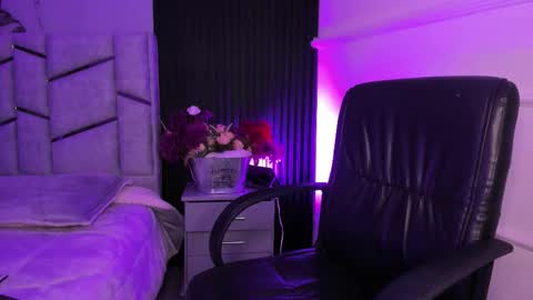 Snapshot of daniphoenixx chatting on 02-23-26, 11:51 Dani Phonenix online show from 02-23-26, 11:51