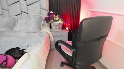 Snapshot of daniphoenixx chatting on 02-25-26, 11:20 Dani Phonenix online show from 02-25-26, 11:20