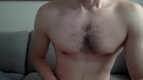 Snapshot of danishguysdicks chatting on 02-20-26, 10:27 Buzzy online show from 02-20-26, 10:27