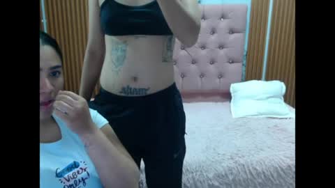 Snapshot of dann_jell chatting on 05-27-26, 01:57 Danniela y Victoria online show from 05-27-26, 01:57