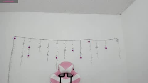 Snapshot of danna_1111 chatting on 12-09-24, 11:36 danna online show from 12-09-24, 11:36