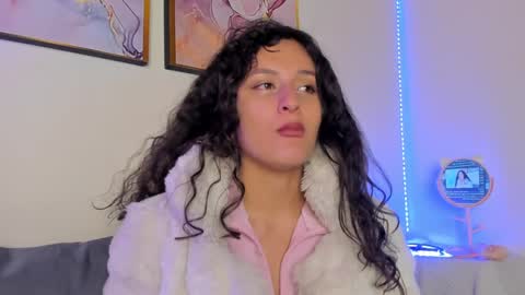 Danna Lovs online show from 01-28-25, 01:49