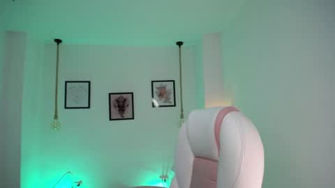 Snapshot of danna_rouse_ chatting on 06-14-26, 10:23 Danna online show from 06-14-26, 10:23
