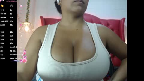Snapshot of dannacoleman_ chatting on 06-11-26, 12:32 danna online show from 06-11-26, 12:32