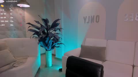 Snapshot of dannacruz_ chatting on 12-28-24, 07:01 Danna Cruz online show from 12-28-24, 07:01