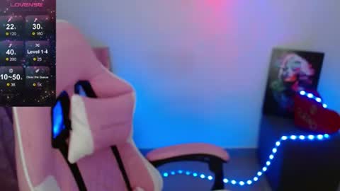 Snapshot of dannie_sofie chatting on 06-22-26, 03:25 Maddisoon online show from 06-22-26, 03:25