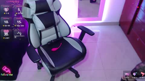 Snapshot of danniela_james chatting on 12-31-24, 02:47 danna online show from 12-31-24, 02:47