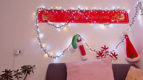 Snapshot of danny_and_lara chatting on 11-14-25, 01:43 danny_and_lara online show from 11-14-25, 01:43