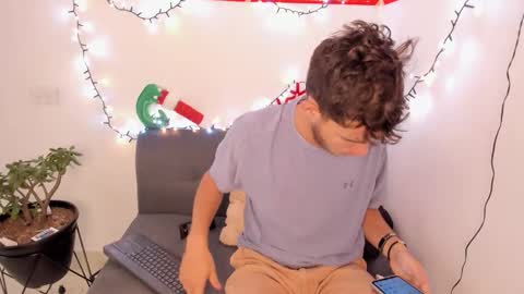 Snapshot of danny_and_lara chatting on 11-24-25, 02:28 danny_and_lara online show from 11-24-25, 02:28