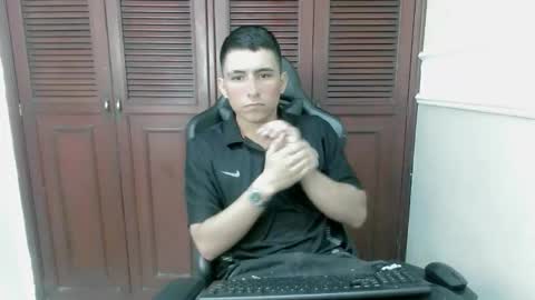 Snapshot of dannyt_hot chatting on 11-17-25, 01:28 dannyt_hot online show from 11-17-25, 01:28