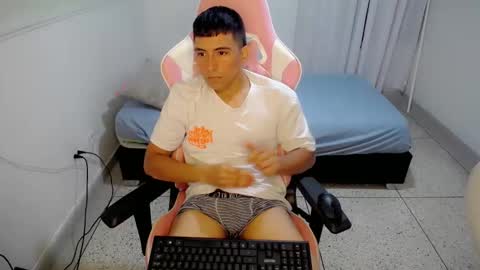 Snapshot of dannyt_hot chatting on 12-16-25, 02:11 dannyt_hot online show from 12-16-25, 02:11