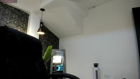 Snapshot of dantesuarez28 chatting on 12-23-25, 10:13 Dante Suarez online show from 12-23-25, 10:13