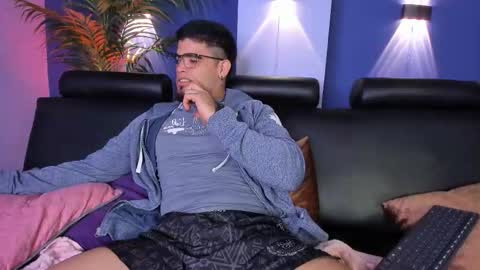 Snapshot of dantetargaryen chatting on 03-22-26, 04:49 Dante online show from 03-22-26, 04:49