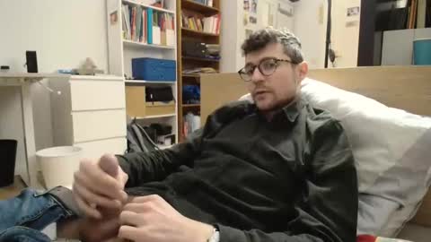 Snapshot of dantheman233 chatting on 12-21-25, 01:18 Daniel online show from 12-21-25, 01:18