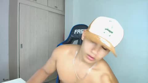 Snapshot of dantraxx chatting on 12-03-24, 09:12 Dantraxx online show from 12-03-24, 09:12