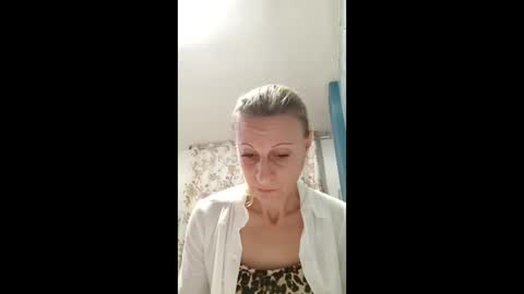 Snapshot of danuta1 chatting on 12-21-25, 07:32 DD online show from 12-21-25, 07:32