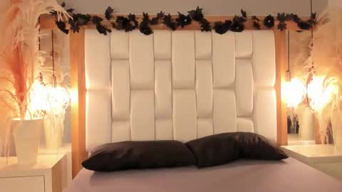 daphne_and_roger online show from 11-12-25, 11:10