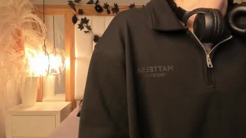 daphne_and_roger online show from 12-16-25, 11:04