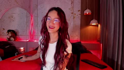 Snapshot of daphne_courtis chatting on 02-04-25, 11:38 Daphne online show from 02-04-25, 11:38