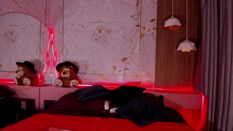 Snapshot of daphne_courtis chatting on 02-08-25, 02:49 Daphne online show from 02-08-25, 02:49