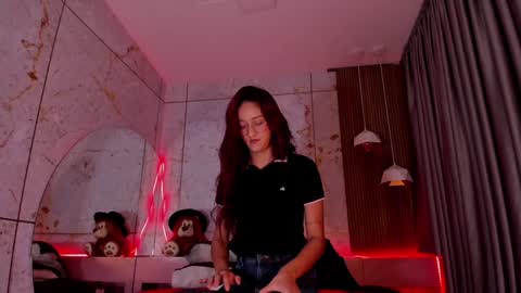 Snapshot of daphne_courtis chatting on 02-08-25, 05:50 Daphne online show from 02-08-25, 05:50