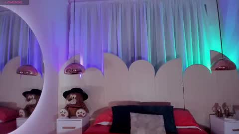 Snapshot of daphne_courtis chatting on 02-13-25, 11:39 Daphne online show from 02-13-25, 11:39