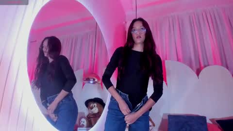 Snapshot of daphne_courtis chatting on 02-13-25, 05:44 Daphne online show from 02-13-25, 05:44