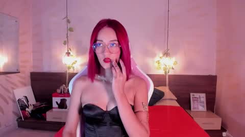 Snapshot of daphne_courtis chatting on 09-22-25, 03:08 Daphne online show from 09-22-25, 03:08