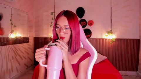 Snapshot of daphne_courtis chatting on 10-28-25, 03:21 Daphne online show from 10-28-25, 03:21