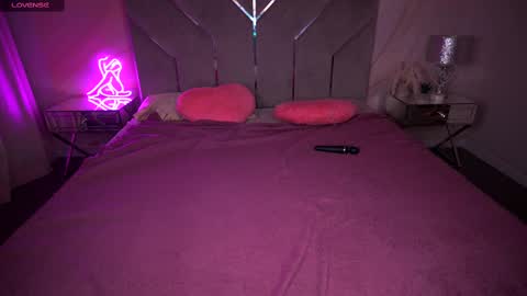 Agatha  online show from 03-10-25, 01:43