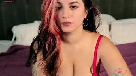 Snapshot of daphne_moss chatting on 07-20-26, 12:51 Agatha online show from 07-20-26, 12:51