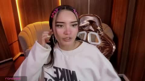 daphne_nicole_b online show from 06-04-26, 01:06