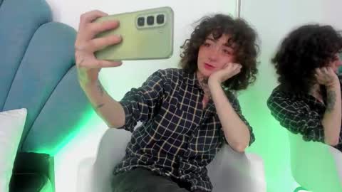 DaphneBlunt online show from 10-28-25, 01:36