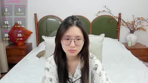 Snapshot of daphnedawn chatting on 11-25-25, 11:21 Dawn online show from 11-25-25, 11:21