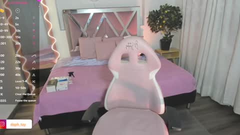 Snapshot of daphnne_tay chatting on 01-16-25, 03:45 dhapnne online show from 01-16-25, 03:45