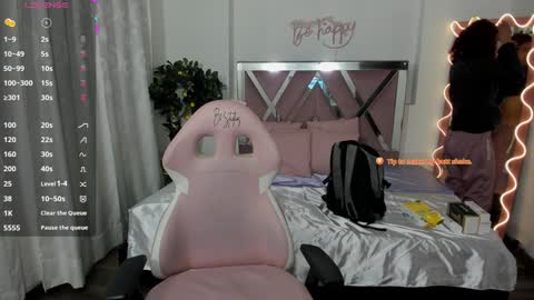 Snapshot of daphnne_tay chatting on 01-20-25, 03:15 dhapnne online show from 01-20-25, 03:15