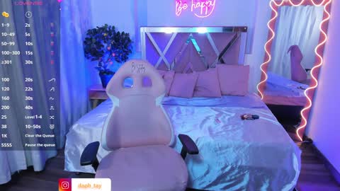 Snapshot of daphnne_tay chatting on 01-22-25, 03:20 dhapnne online show from 01-22-25, 03:20