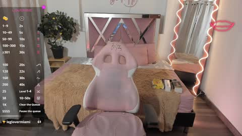 Snapshot of daphnne_tay chatting on 01-31-25, 06:35 dhapnne online show from 01-31-25, 06:35