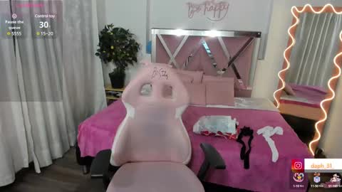 Snapshot of daphnne_tay chatting on 03-12-25, 03:02 dhapnne online show from 03-12-25, 03:02